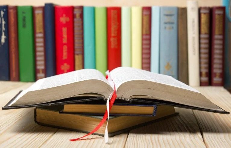 Top 10 Books Highly Recommended by Successful People